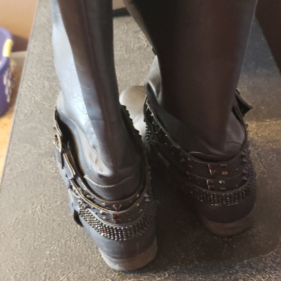 Boots - Picture 3 of 4